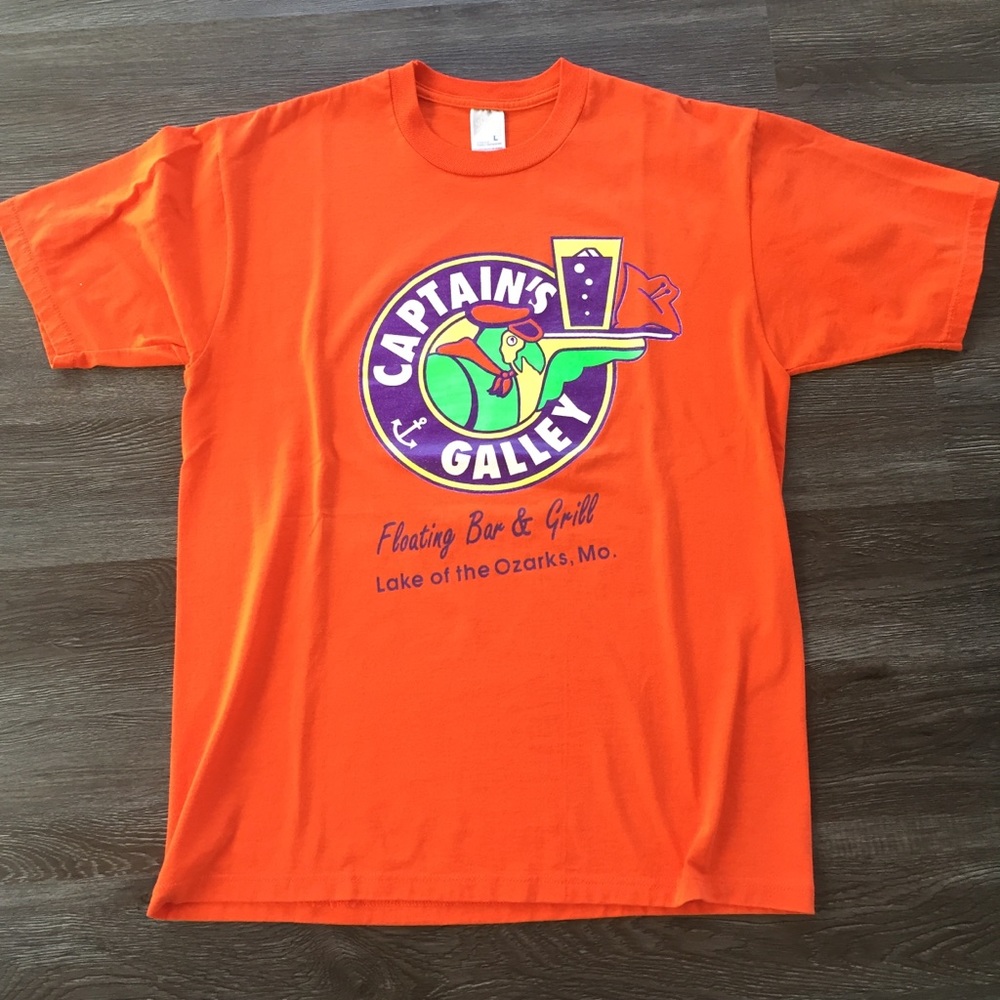 Vintage 1990’s T-shirt Lake of the Ozarks Captain’s Galley